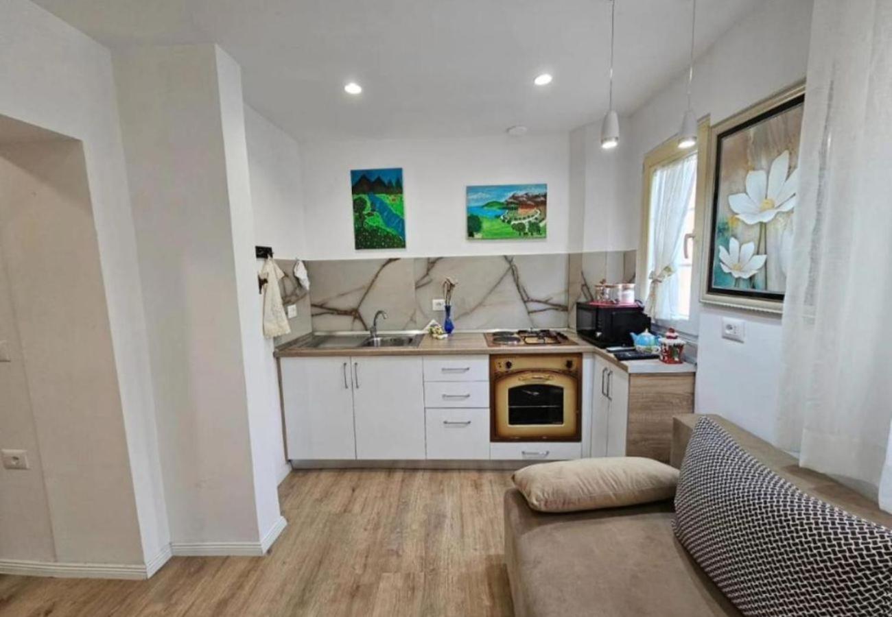 Apartmán Kalpazo Myslym Shyri Tirana Exteriér fotografie
