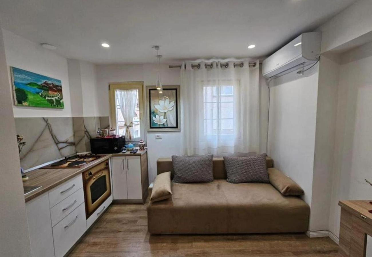 Apartmán Kalpazo Myslym Shyri Tirana Exteriér fotografie