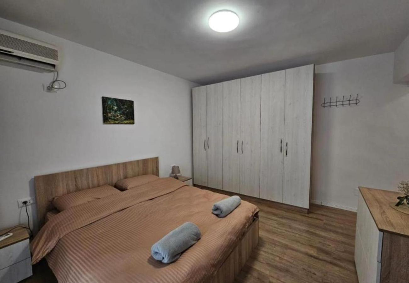 Apartmán Kalpazo Myslym Shyri Tirana Exteriér fotografie